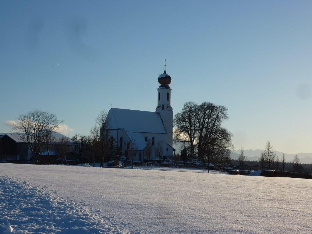 Die Nußdorfer Kirche im Winter